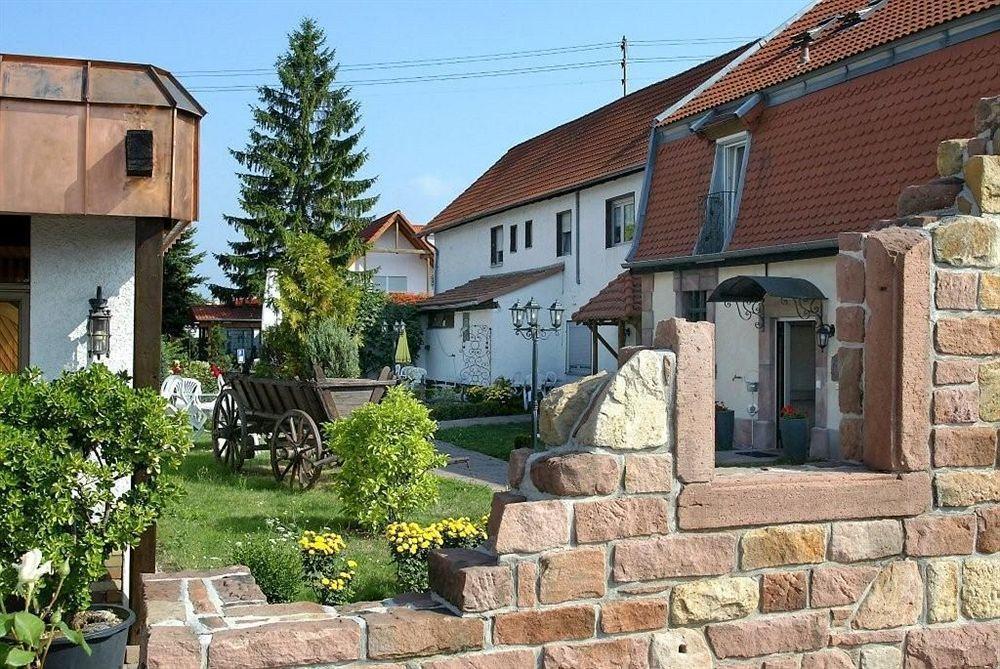 Отель Gutshof Ziegelhuette Эденкобен Экстерьер фото